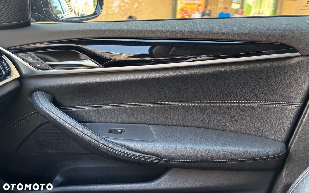 BMW Seria 5 518d Sport Line - 16