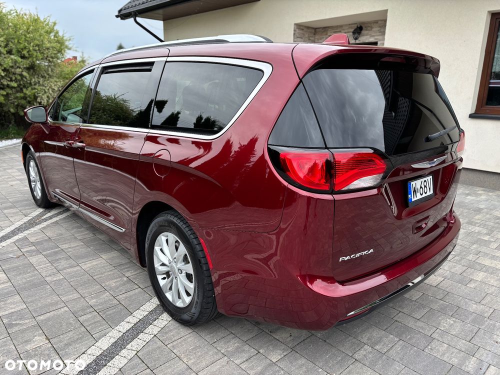 Chrysler Pacifica - 5