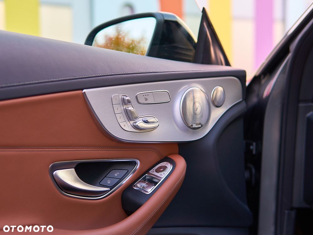 Mercedes-Benz Klasa C 300 4MATIC 9G-TRONIC - 33
