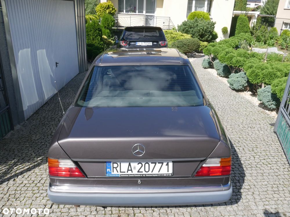 Mercedes-Benz W124 (1984-1993) - 26