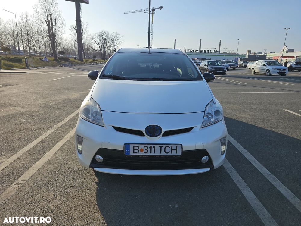 Toyota Prius (Hybrid) - 3