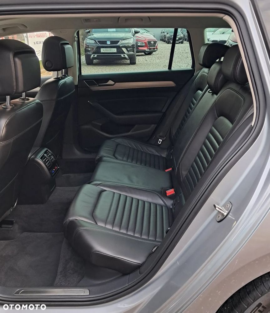 Volkswagen Passat Variant 2.0 TDI SCR DSG Highline - 12