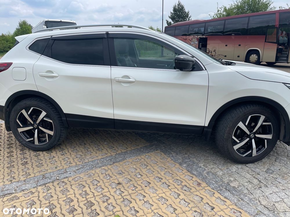 Nissan Qashqai 1.6 dCi Xtronic TEKNA+ - 4