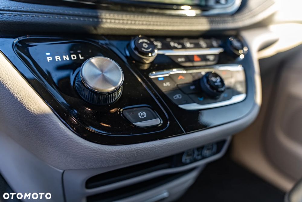 Chrysler Pacifica - 23