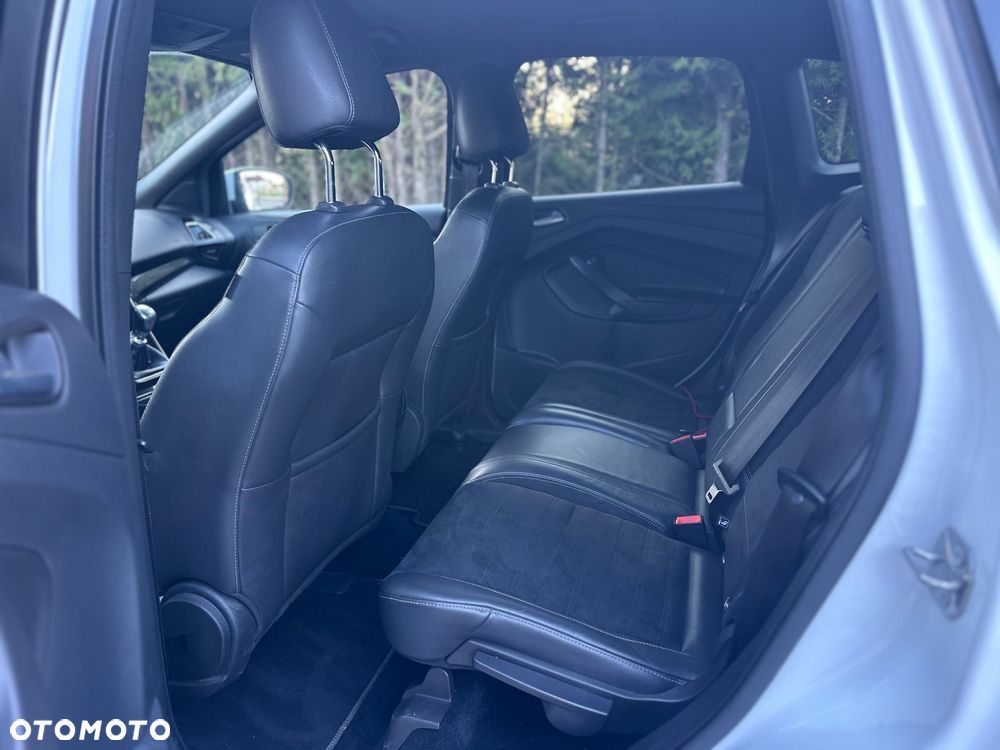 Ford Kuga 2.0 TDCi 2x4 ST-Line - 20