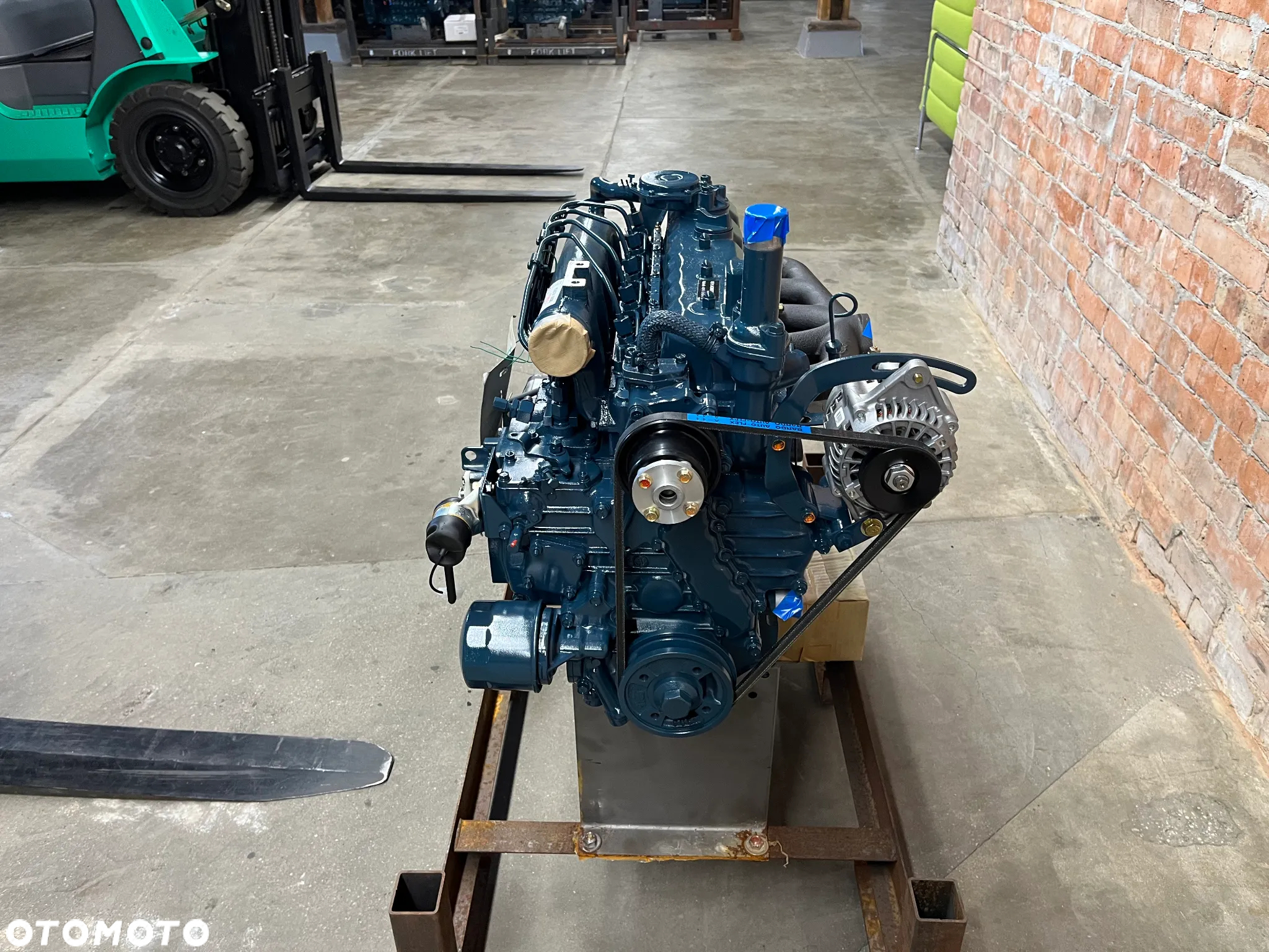 FV23% Silnik Kubota F2803 Nowy Kompletny - 3