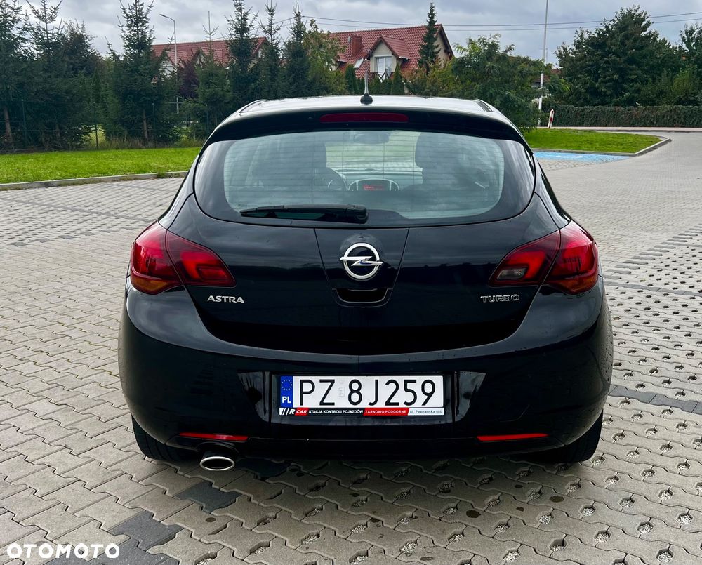 Opel Astra 1.6 Turbo Cosmo - 4