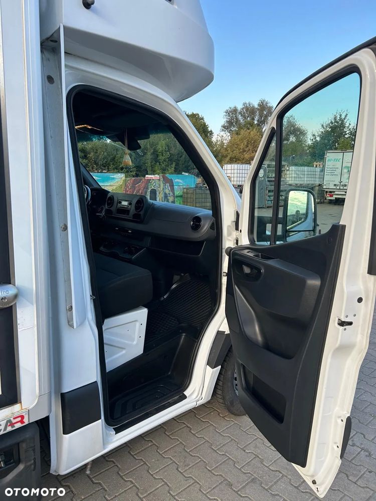 Mercedes-Benz Sprinter - 16