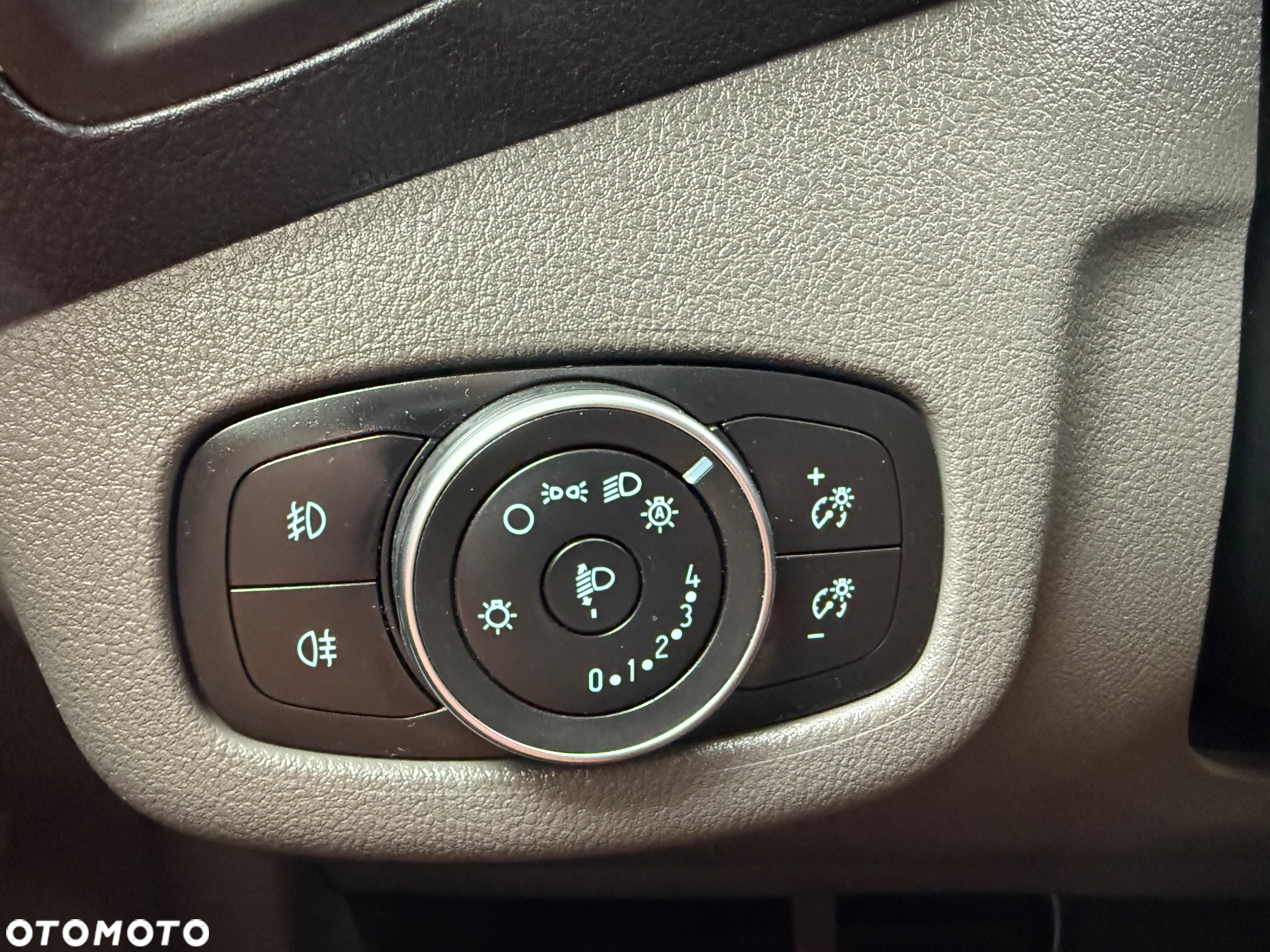 Ford Tourneo Connect Grand - 27