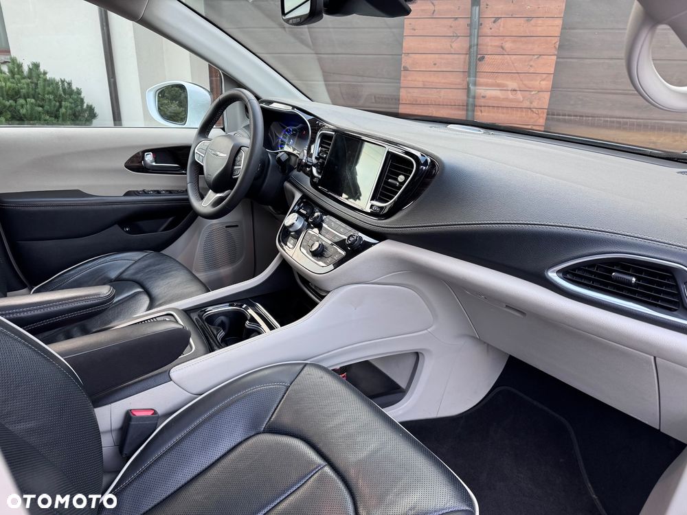 Chrysler Pacifica - 24