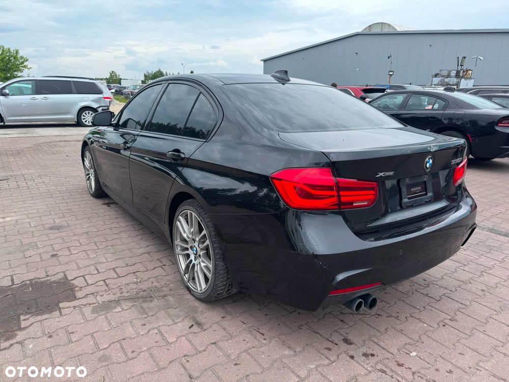 BMW Seria 3 330i xDrive - 9
