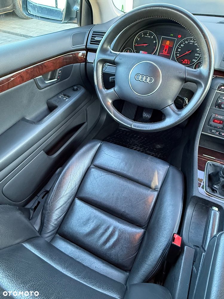 Audi A4 Limousine - 8