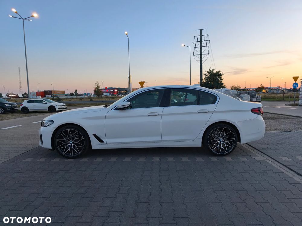 BMW Seria 5 518d mHEV - 4