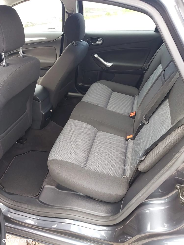 Ford Mondeo 1.8 TDCi Silver X - 14