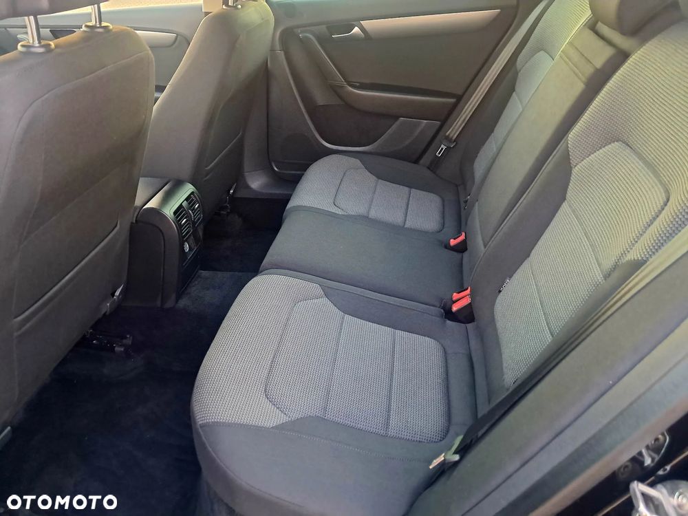 Volkswagen Passat 2.0 TDI Comfortline - 13