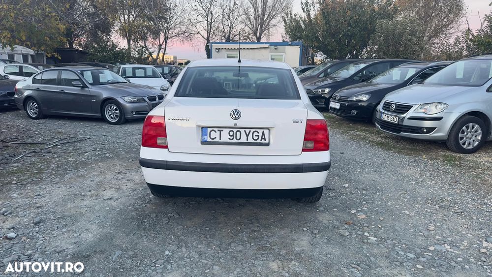 Volkswagen Passat - 14