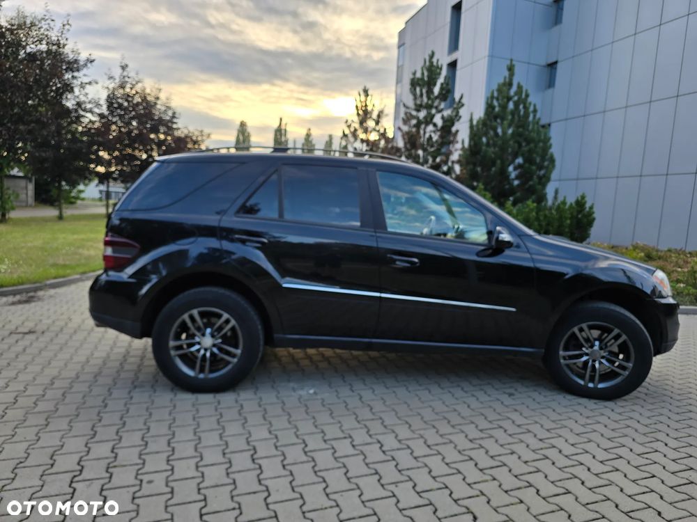 Mercedes-Benz ML 350 4-Matic - 12
