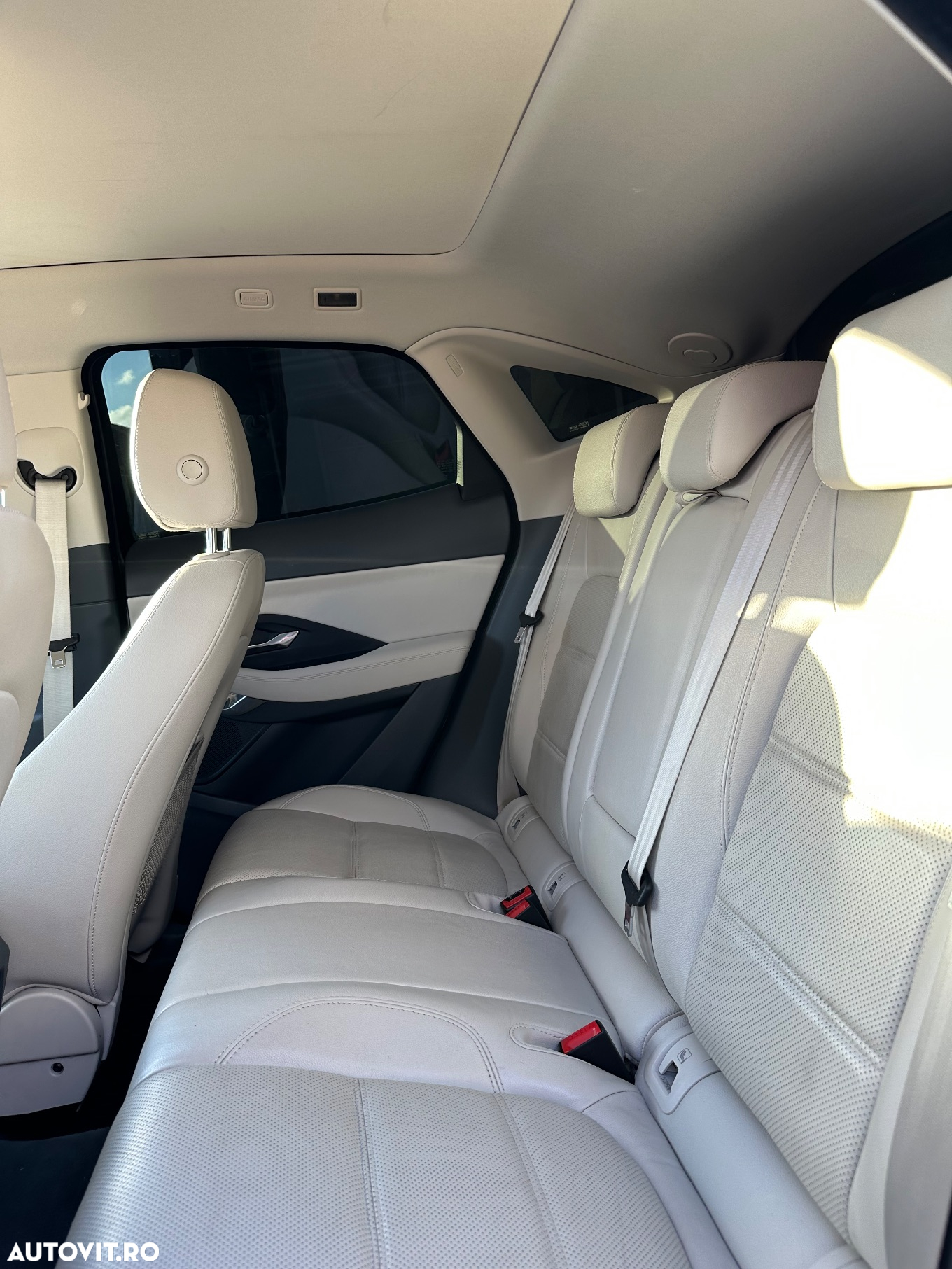 Jaguar E-Pace P250 AWD Base - 13