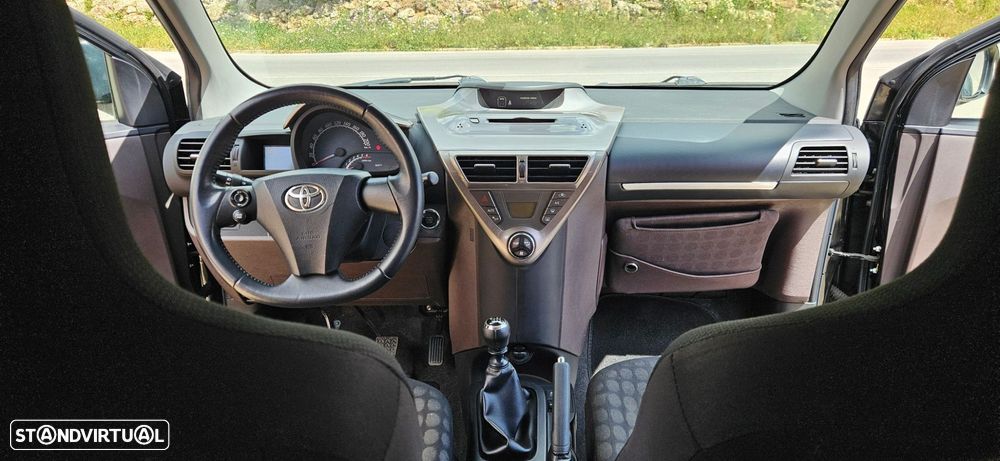 Toyota iQ 1.4 D-4D + - 9