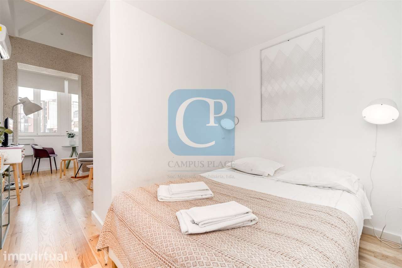 Apartamento T1+1 com Mezzanine equipado e mobilado no centro do Porto - Grande imagem: 5/13