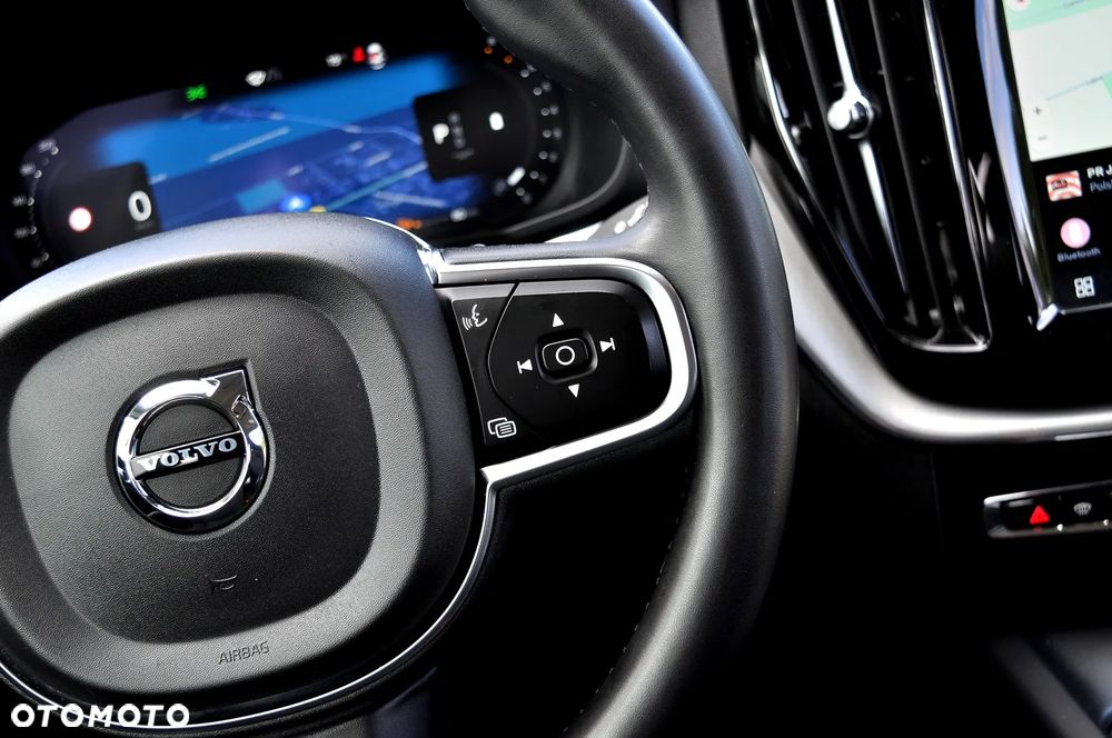 Volvo XC 60 B4 B Geartronic Momentum Pro - 26