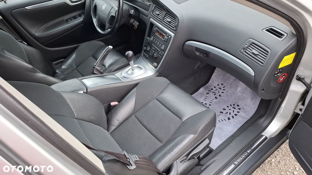 Volvo V70 2.4 Silver Edition - 21