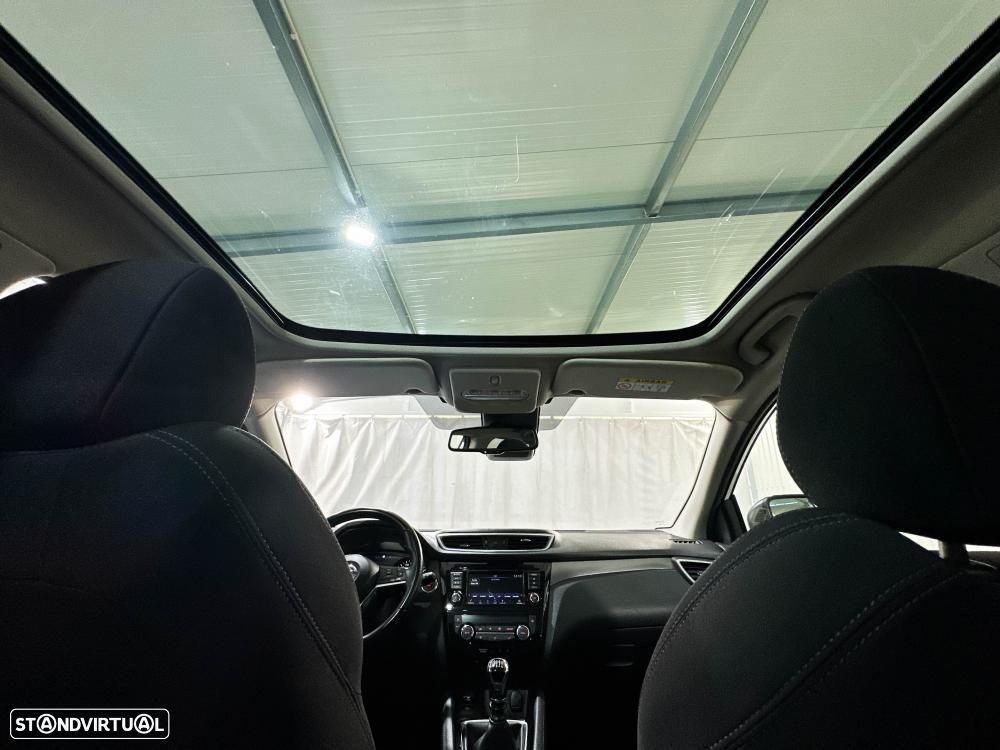 Nissan Qashqai 1.3 DIG-T MHEV Premiere Edition - 26