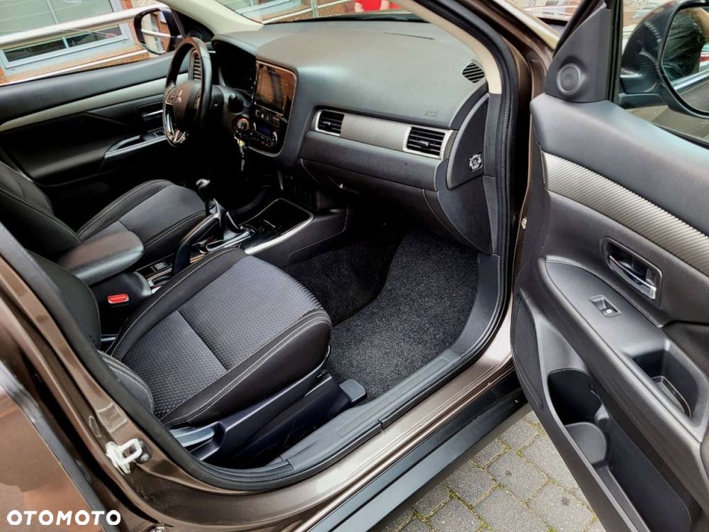 Mitsubishi Outlander - 23
