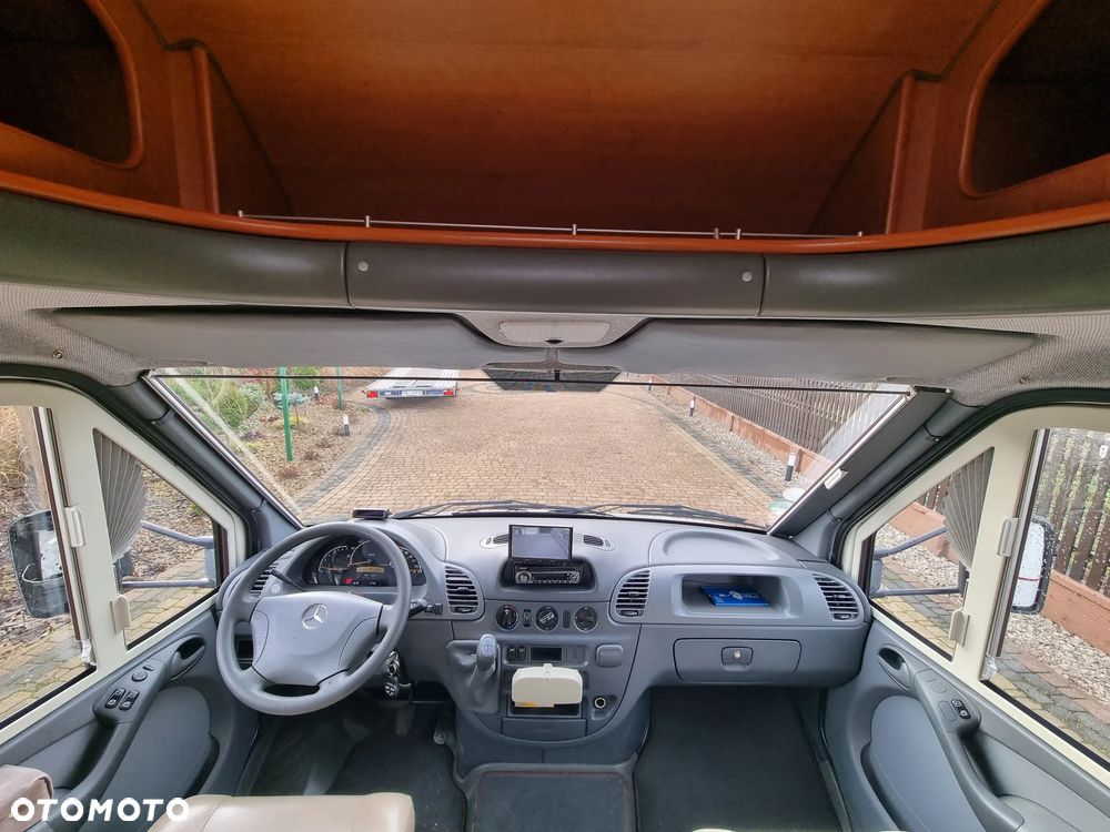 Mercedes-Benz 316 - 9