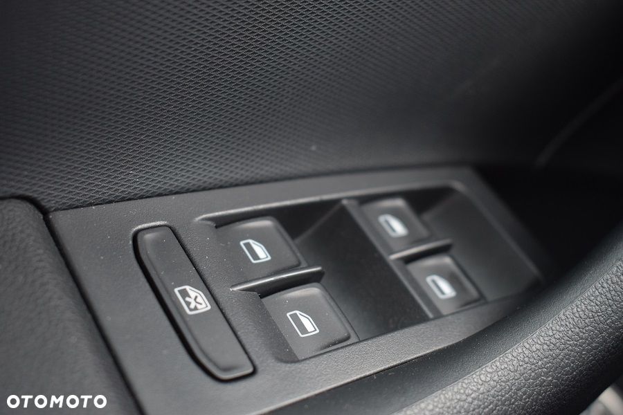 Skoda RAPID Spb 1.6 TDI DPF Ambition - 18