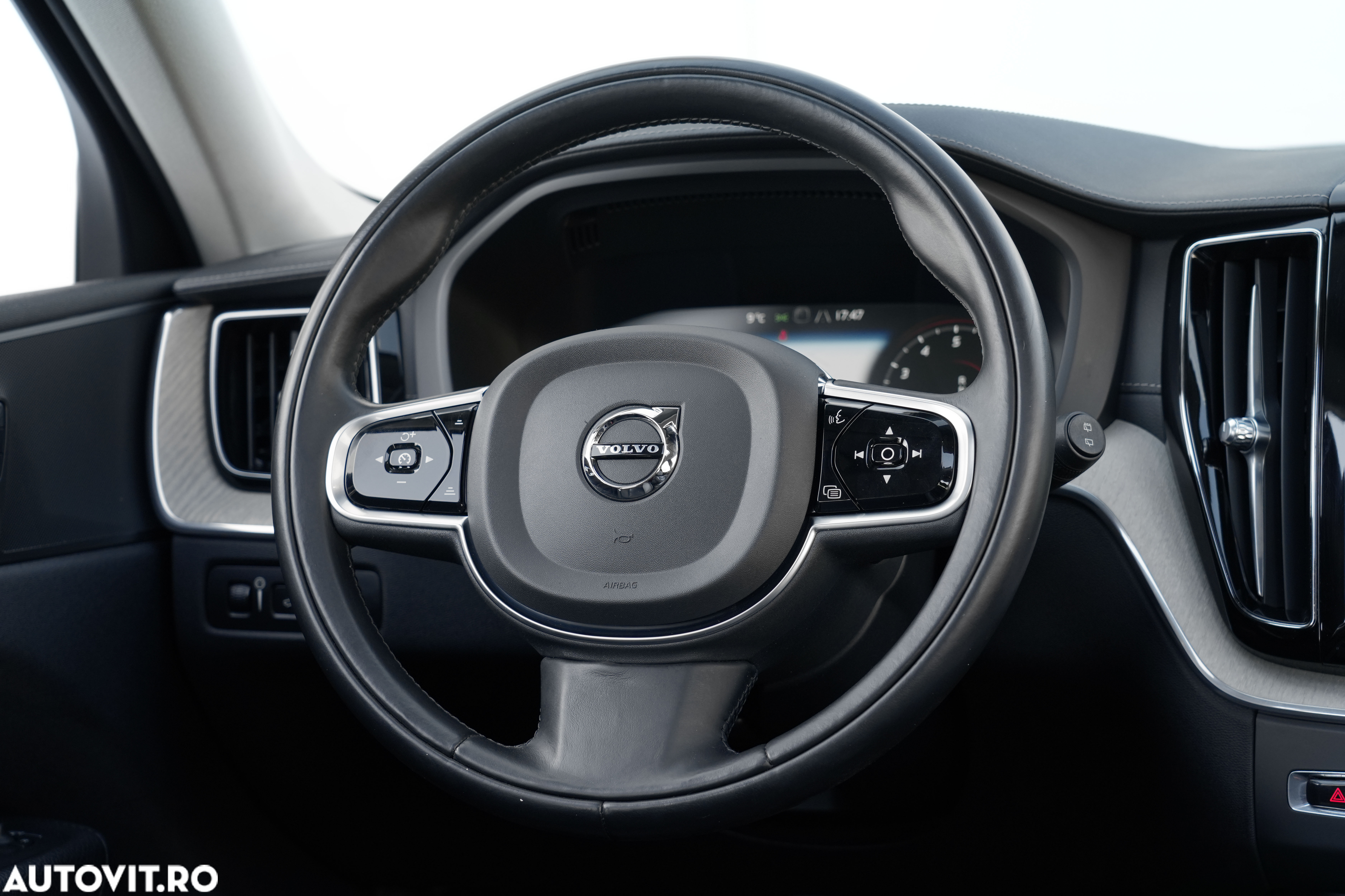 Volvo XC 60 T8 Twin Engine AWD Inscription - 23