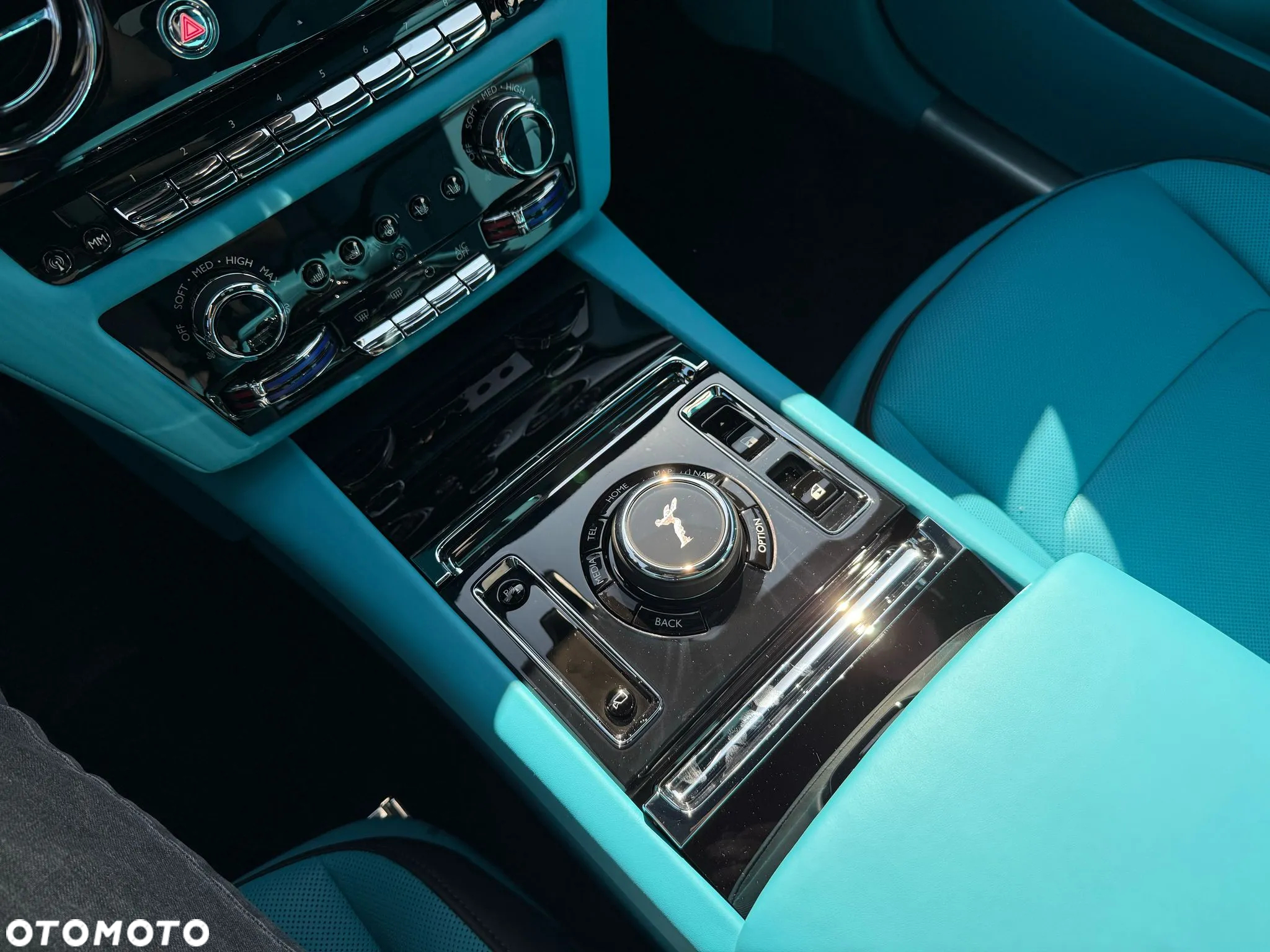 Rolls-Royce Spectre - 21