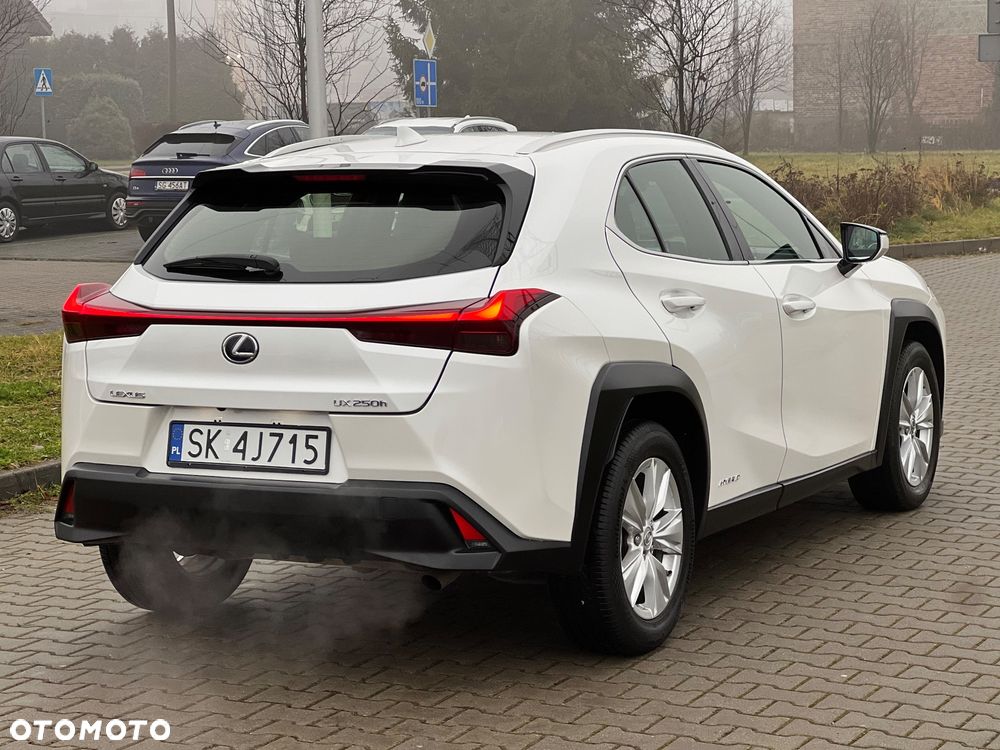 Lexus UX 250h Elegance 2WD - 9