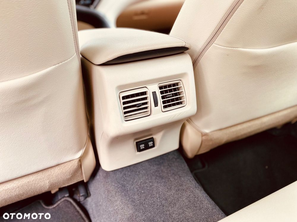 Toyota Camry 2.5 Hybrid Prestige CVT - 30