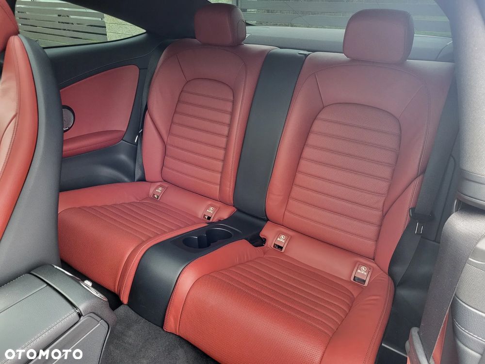 Mercedes-Benz Klasa C 300 4Matic 9G-TRONIC AMG Line Plus - 15