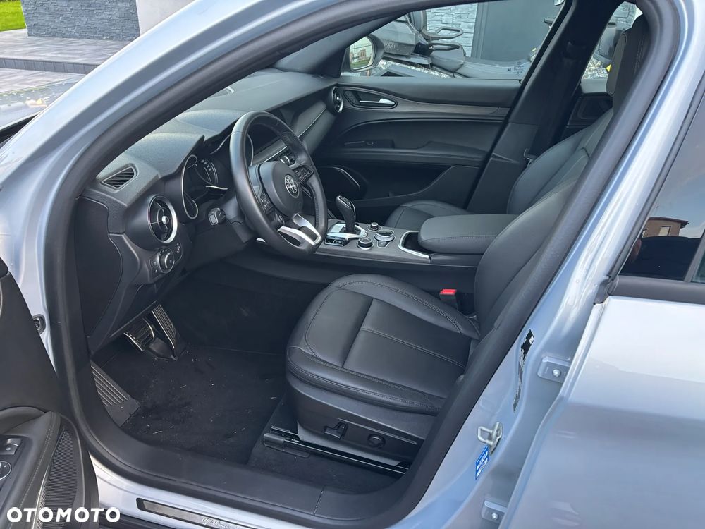 Alfa Romeo Stelvio 2.0 Turbo 16V AT8-Q4 Ti - 10