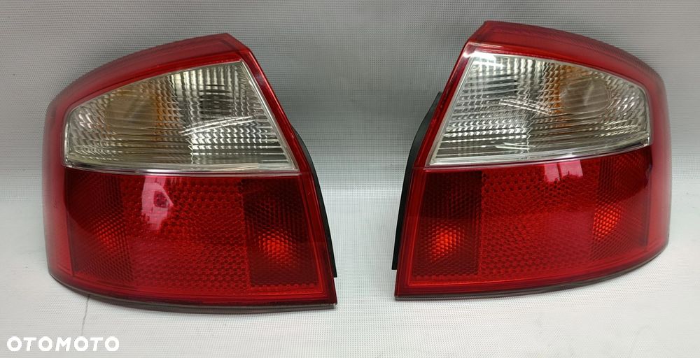 .A4 B6 lampa tylna tył sedan EU oryginał Hella Audi - 1