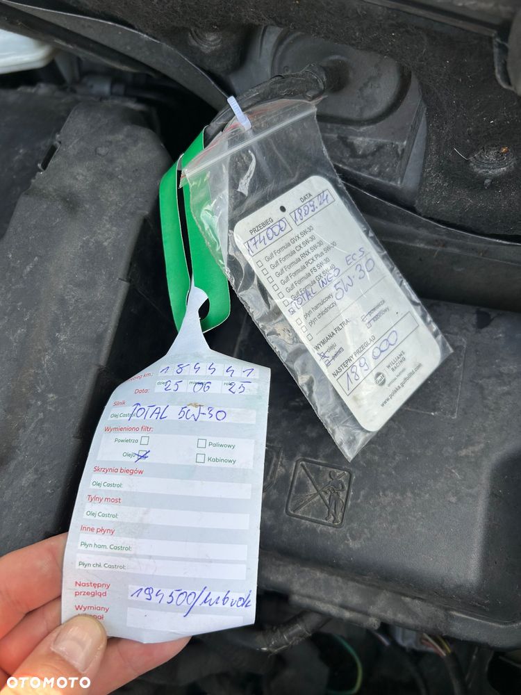 Peugeot 2008 1.6 e-HDi Allure S&S - 17