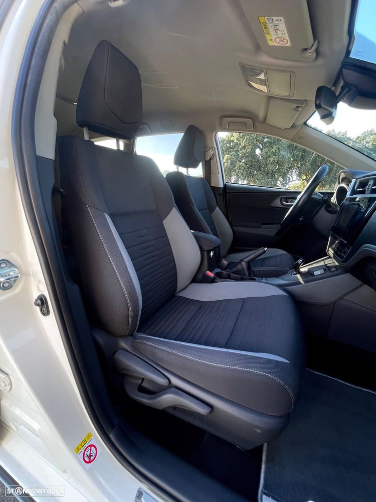 Toyota Auris Touring Sports 1.8 HSD Comfort +P.Sport+Navi - 12