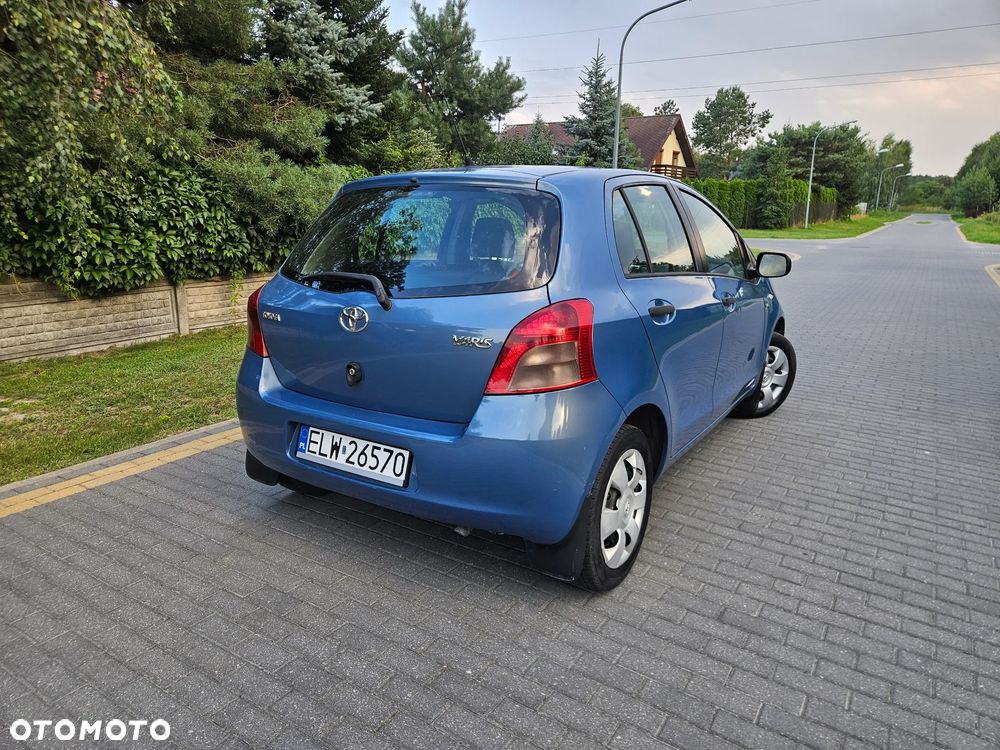 Toyota Yaris - 10