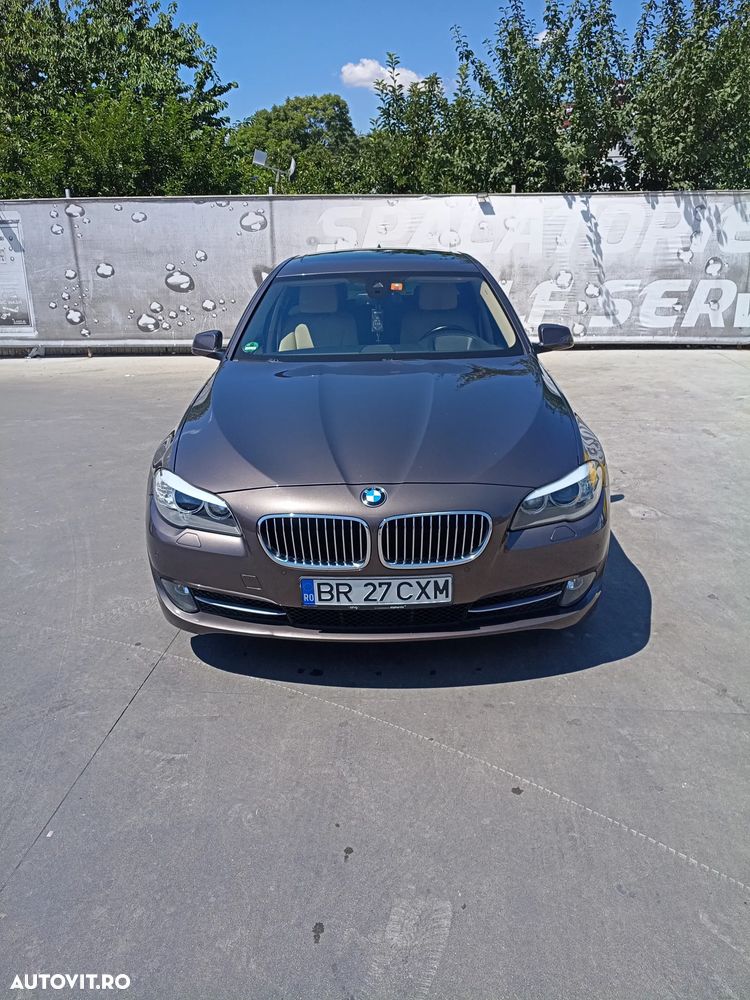 BMW Seria 5 525d xDrive - 22
