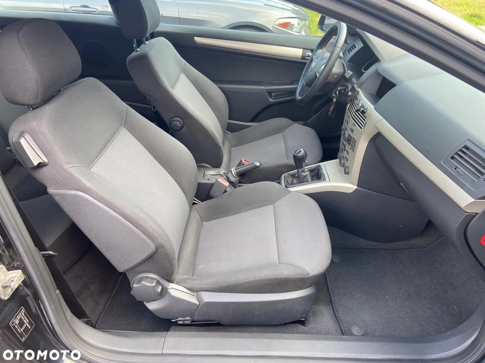 Opel Astra GTC 1.6 - 13