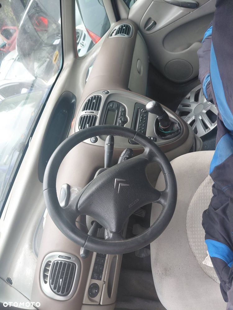 Na części: Citroen Xsara Picasso Rok 2003 Pojemność 1997 Moc 66 kw Diesel - 4