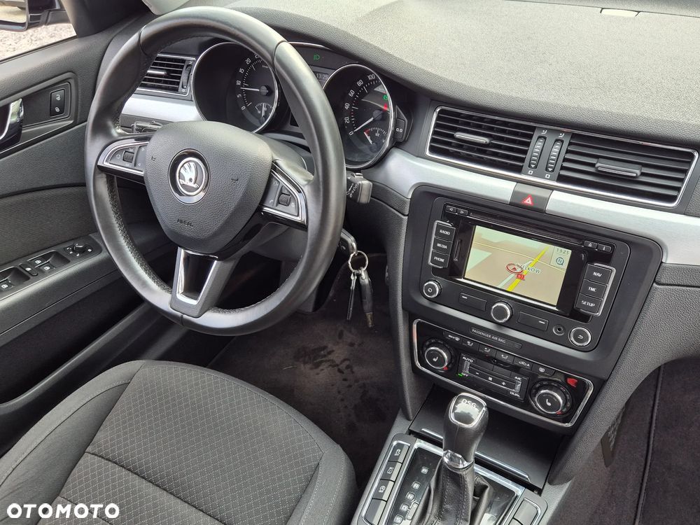 Skoda Superb 2.0 TDI PD DSG Elegance - 20