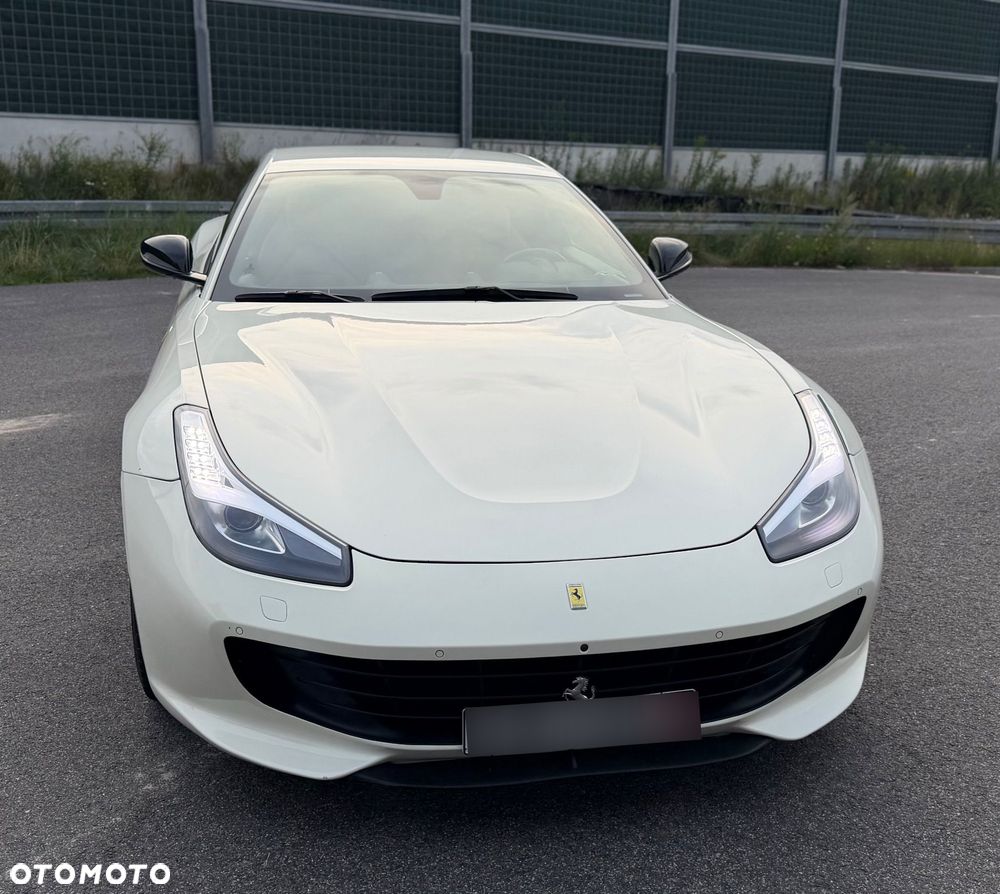 Ferrari GTC4Lusso - 13