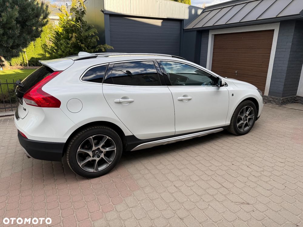 Volvo V40 Cross Country T4 Drive-E Ocean Race - 25