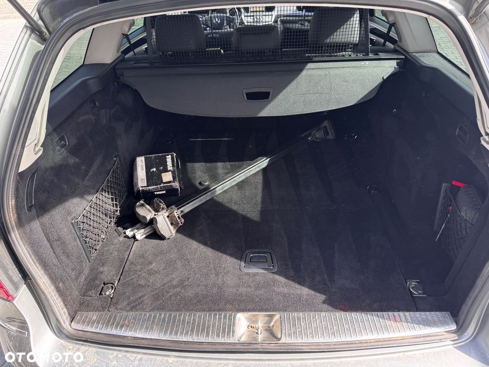Mercedes-Benz Klasa E 250 CDI DPF BlueEFFICIENCY 7G-TRONIC Avantgarde - 21