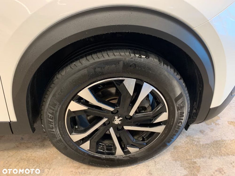 Peugeot 2008 BlueHDi 130 EAT8 Allure - 23
