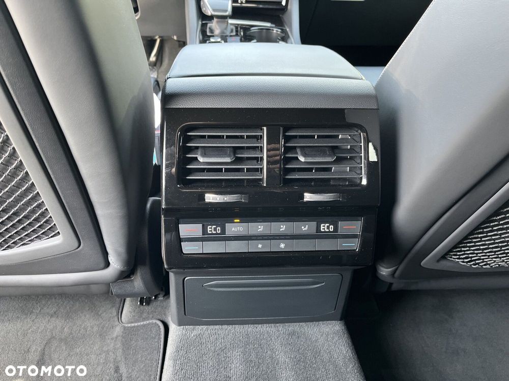 Volkswagen Touareg - 22