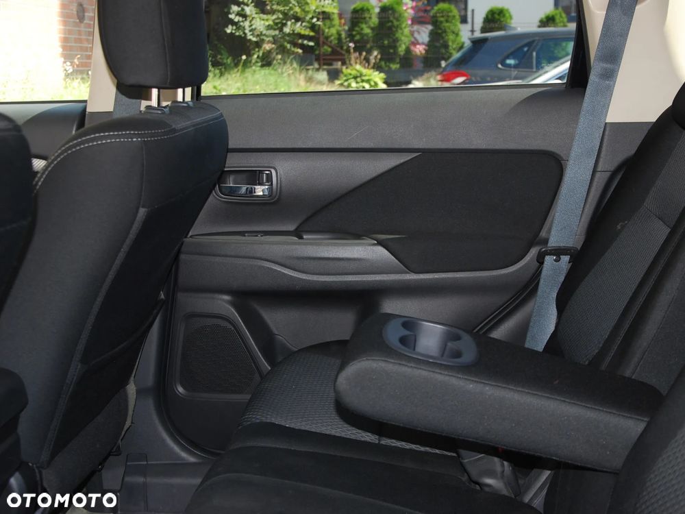 Mitsubishi Outlander 2.0 Intense + 4WD CVT - 18